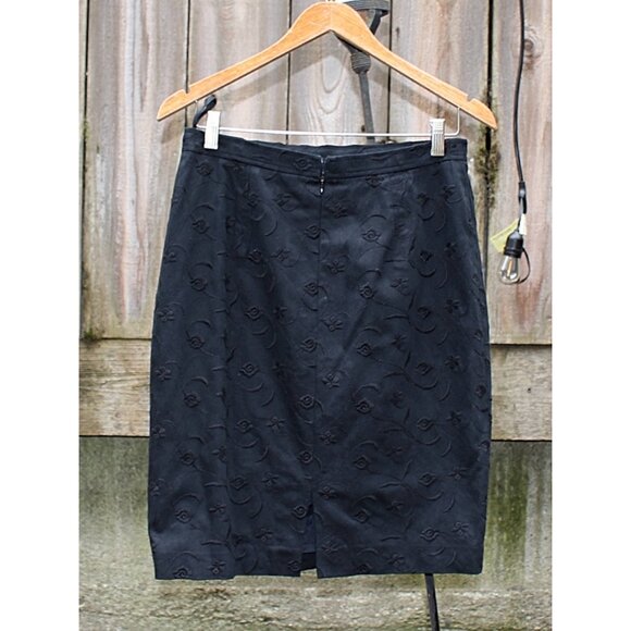 Laurel by Escada - Vintage Y2K Embroidered Straight Skirt in Black, sz 42 or Med - Picture 3 of 10